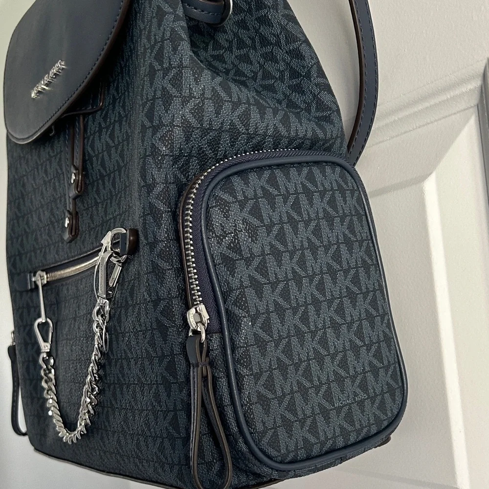 Michael Kors Signature Jet set Navy and Silver‎ MK Logo  display picture 1